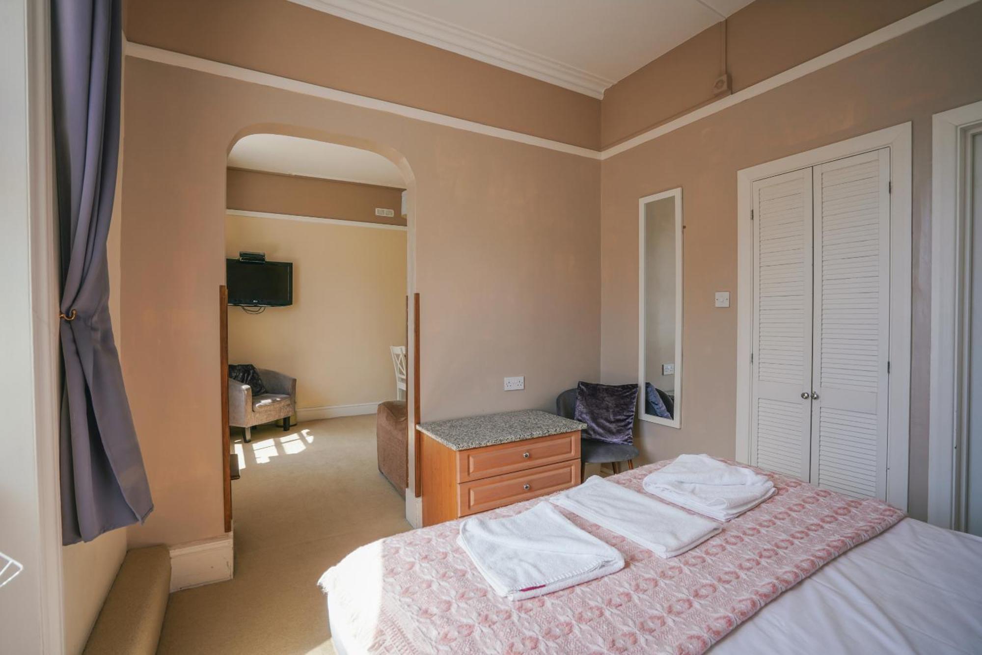 The Sheldon B&B - Free Private Parking Eastbourne Szoba fotó