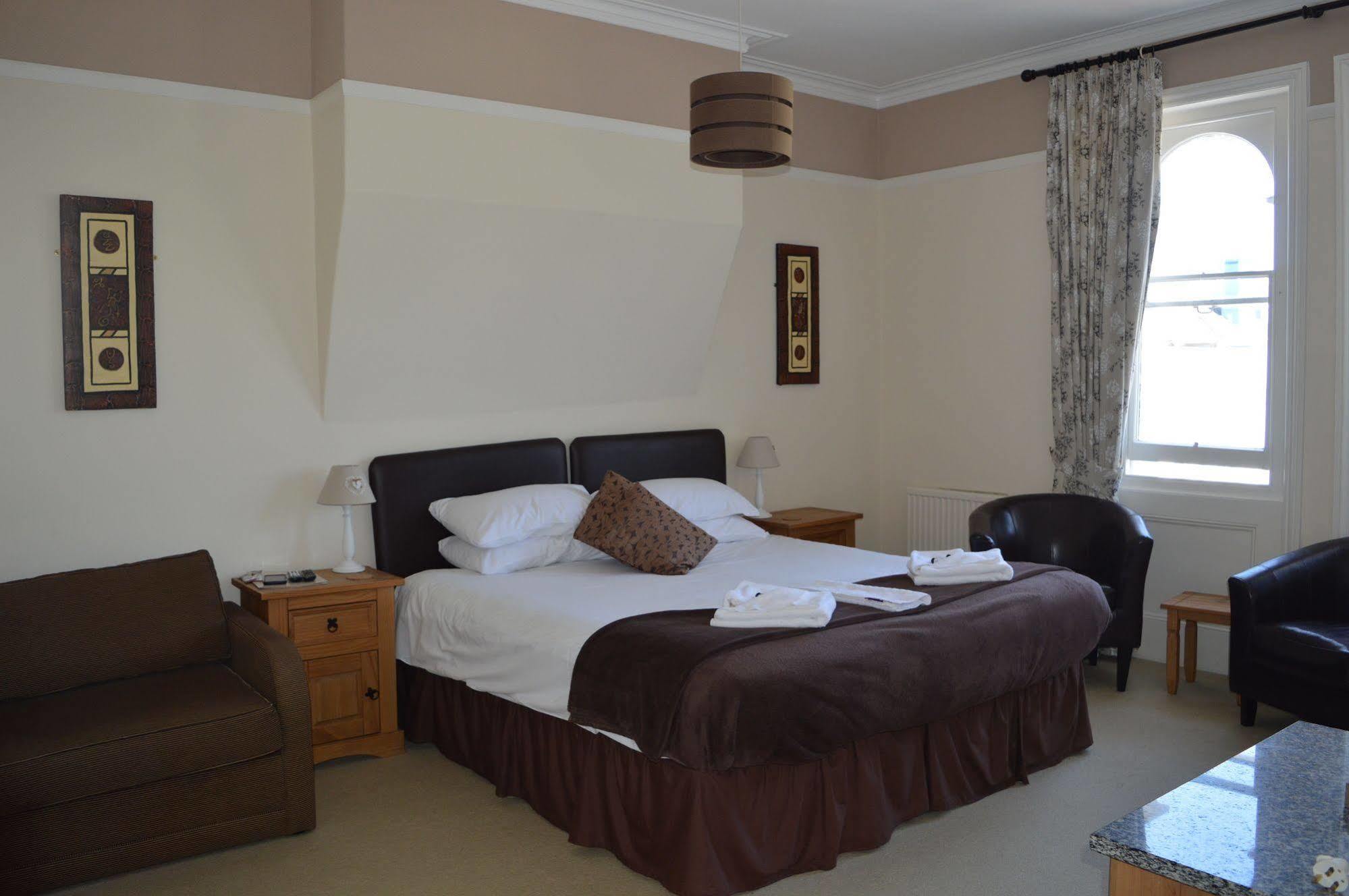 The Sheldon B&B - Free Private Parking Eastbourne Kültér fotó